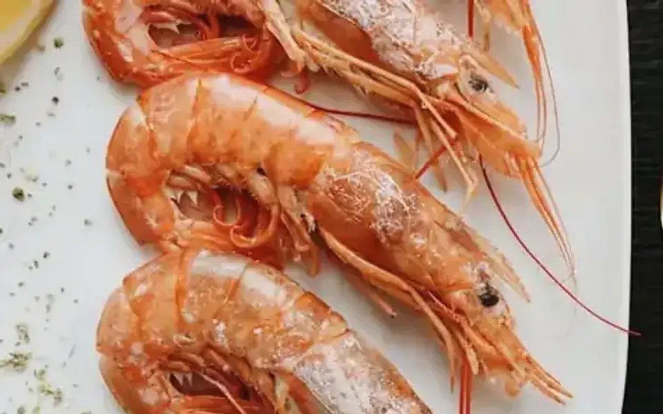Gambas al ajillo with shrimp, peppers, and bread