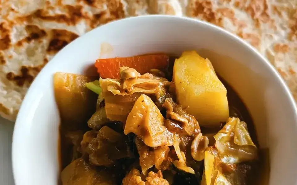 Pisto with chickpeas, zucchini, and bread