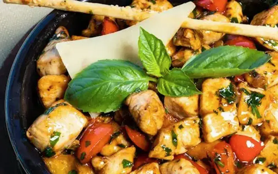 Roman chicken cacciatore with peppers and potatoes