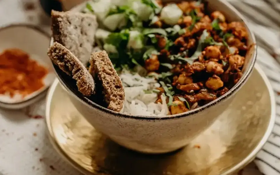 Warak enab with chickpeas, tomatoes, and rice